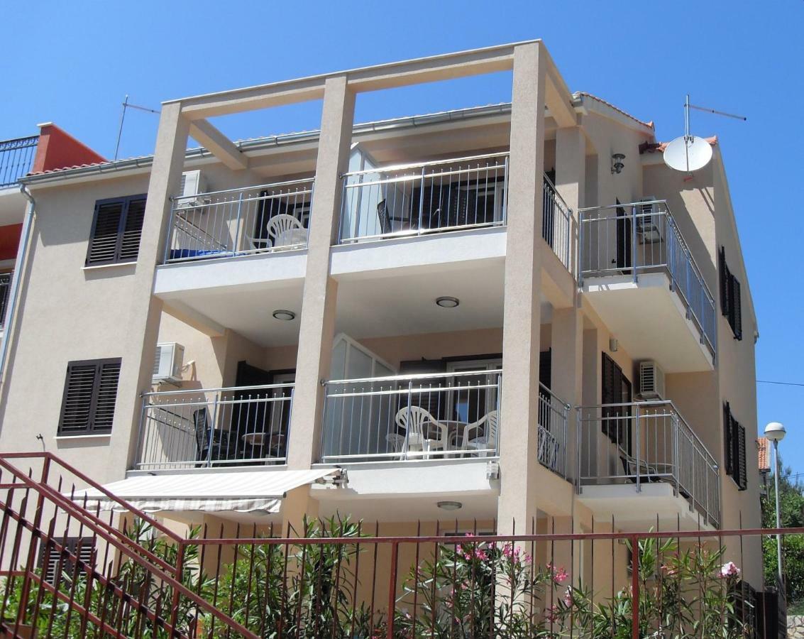 Apartment Smuljic Vrboska Exterior photo
